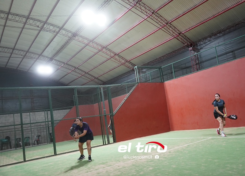 Tiro Federal inauguró el cerramiento de sus canchas de pádel